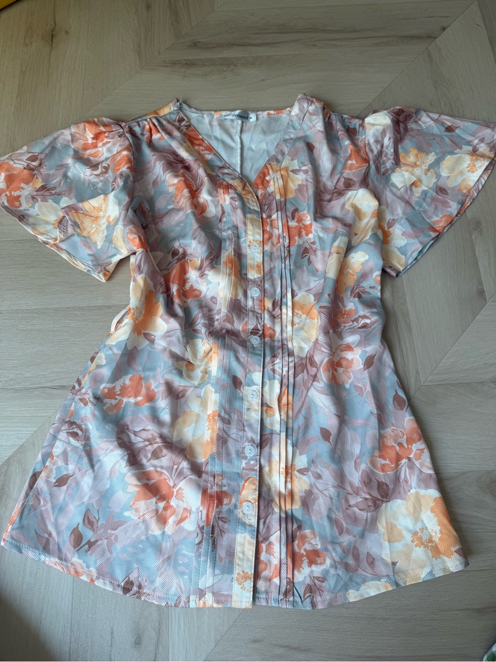 Floral Button-Front Blouse in Peach and Cream